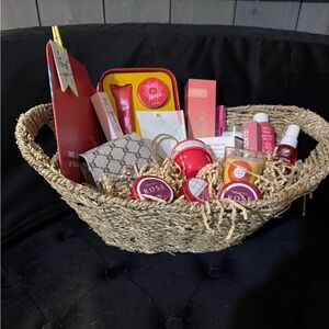 Luxurious Bath & Body Gift Set with White Ribbon